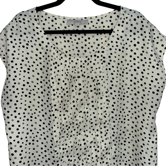 Loft, short sleeve blouse, top w/round square pattern pleating on front XL - Picture 3 of 10